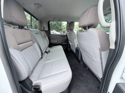 Used 2022 Nissan Frontier SV w/ Technology Package RWD image 24