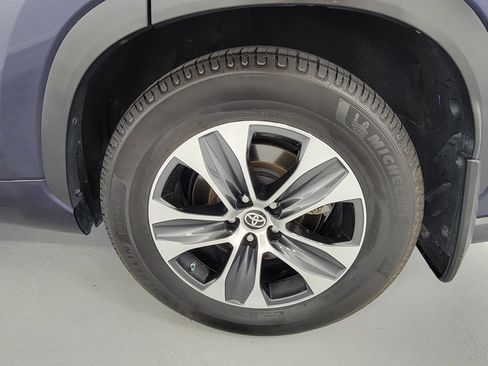 Used 2023 Toyota Highlander XLE FWD image 10