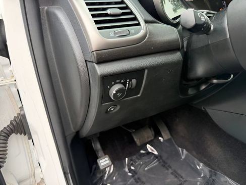 Used 2018 Jeep Grand Cherokee Altitude AWD/4WD image 19