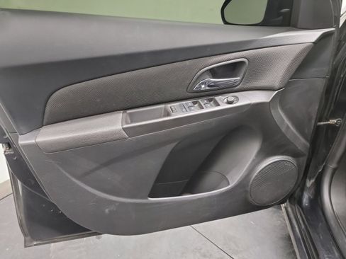 Used 2016 Chevrolet Cruze LT image 13