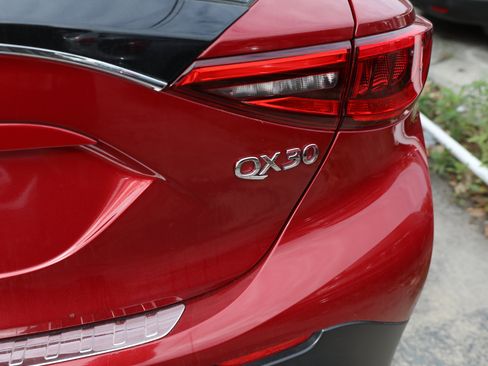 Used 2017 INFINITI QX30 Premium w/ Cargo Package image 9