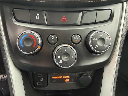 Used 2021 Chevrolet Trax LT w/ LT Convenience Package AWD/4WD image 18