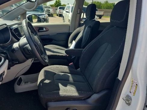 Used 2023 Chrysler Voyager LX FWD image 17