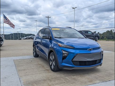 Used 2022 Chevrolet Bolt EUV LT w/ Convenience Package FWD image 5