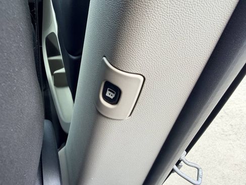 Used 2015 Dodge Grand Caravan SXT w/ UConnect Hands-Free Group FWD image 21