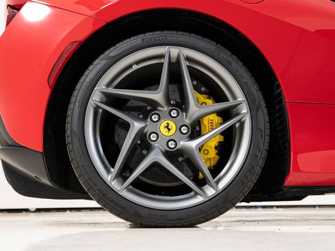 Certified 2022 Ferrari F8 Tributo RWD image 18