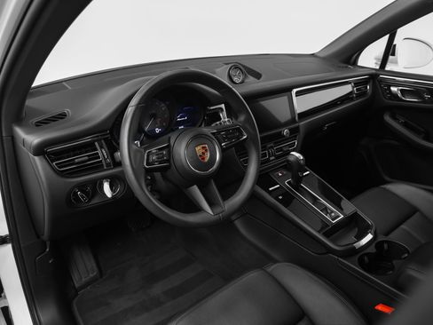 Certified 2025 Porsche Macan S image 51