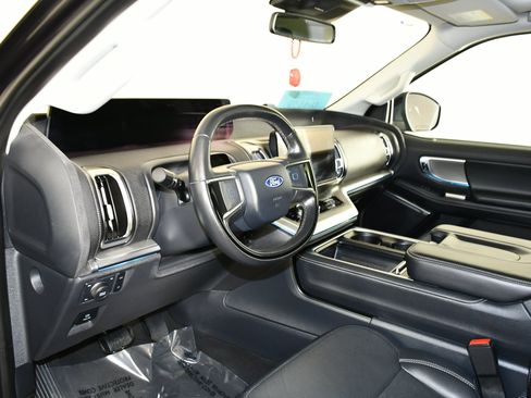 Used 2025 Ford Expedition Platinum AWD/4WD image 35