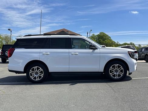 Used 2025 Ford Expedition Active AWD/4WD image 11