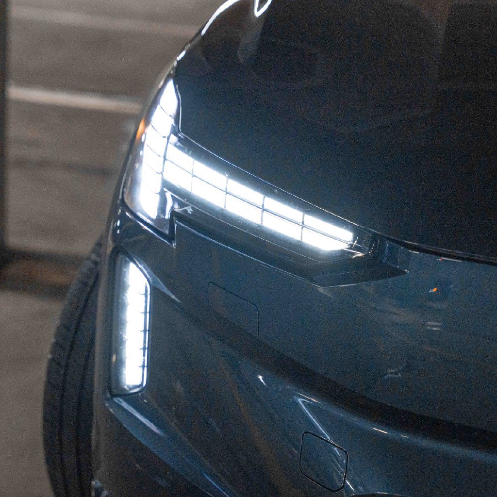 Certified 2025 Volvo EX90 Plus AWD/4WD image 4