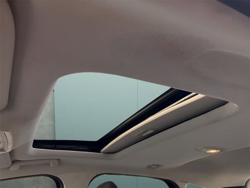 Used 2015 Ford Focus Titanium image 40