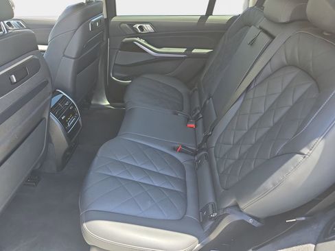 Used 2024 BMW X7 xDrive40i w/ Premium Package AWD/4WD image 19