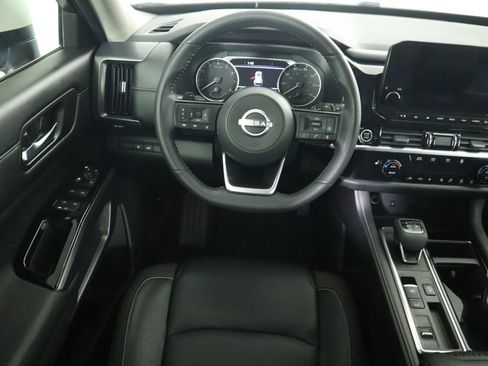 Used 2024 Nissan Pathfinder SL w/ Black Appearance Package image 10