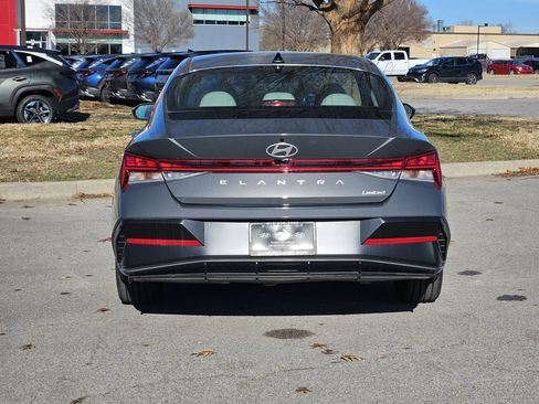 New 2025 Hyundai Elantra Limited image 6
