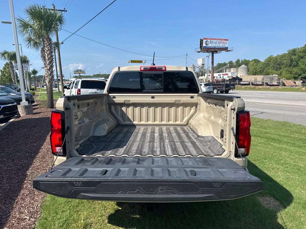 Used 2024 Chevrolet Colorado Z71 w/ Z71 Convenience Package 2 AWD/4WD image 7