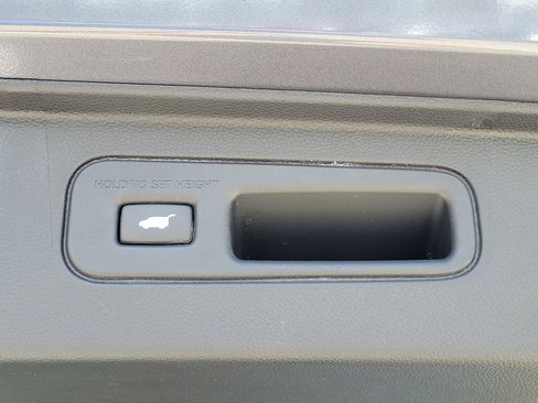 Certified 2025 Honda Pilot Touring image 12