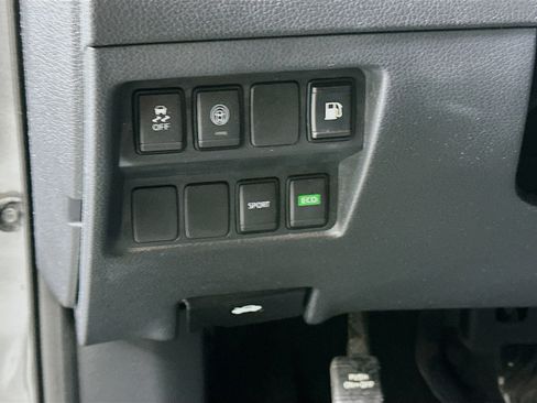 Used 2019 Nissan Rogue S w/ Special Edition Package FWD image 17