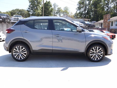 Used 2024 Nissan Kicks SV image 8