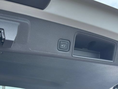 Used 2024 GMC Terrain SLT AWD/4WD image 23