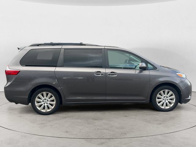 Used 2015 Toyota Sienna LE AWD/4WD image 4