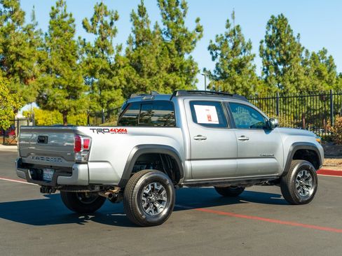 Used 2023 Toyota Tacoma TRD Off-Road w/ Technology Package AWD/4WD image 12