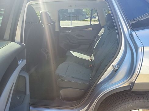 New 2025 Volkswagen Tiguan SE image 48