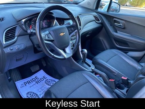 Used 2020 Chevrolet Trax LT w/ LT Convenience Package AWD/4WD image 7