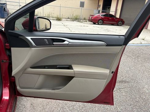 Used 2020 Ford Fusion SE FWD image 17