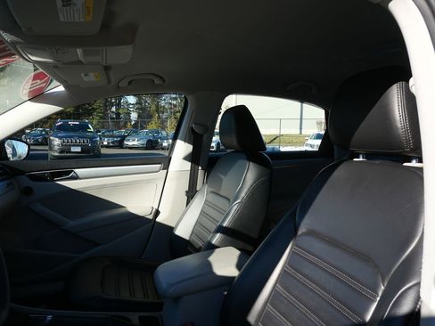 Used 2016 Volkswagen Passat 1.8T S image 11