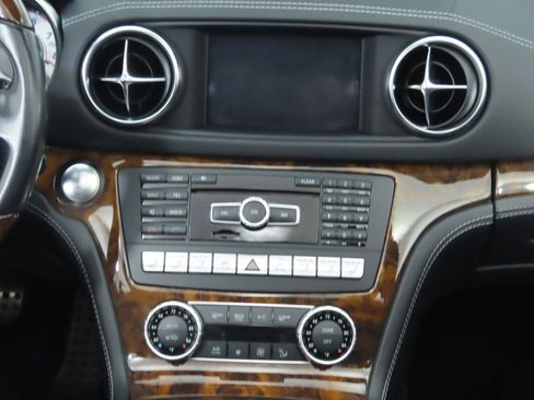 Used 2013 Mercedes-Benz SL 550 image 22