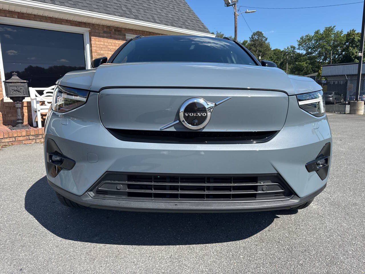 Used 2023 Volvo XC40 Recharge Ultimate w/ Protection Package Premier AWD/4WD image 4