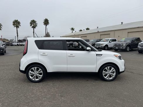 Used 2014 Kia Soul + image 9