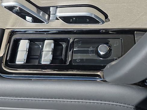 New 2026 Land Rover Range Rover SV image 29