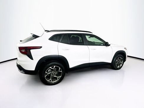 Used 2025 Chevrolet Trax LT image 10