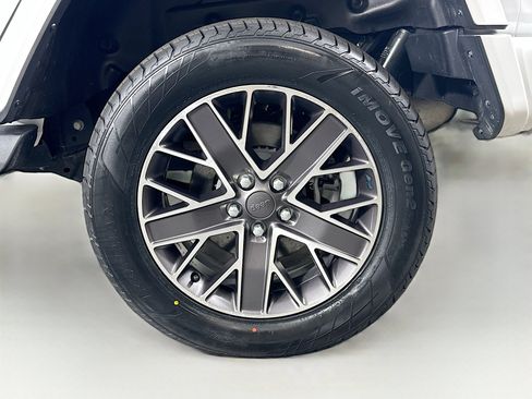 Used 2023 Jeep Wrangler Unlimited Sahara image 11