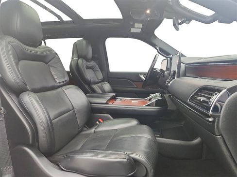 Used 2021 Lincoln Navigator Reserve image 27