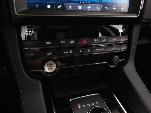 Used 2019 Jaguar F-PACE Portfolio AWD/4WD image 35