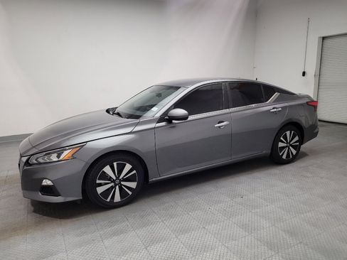 Used 2022 Nissan Altima 2.5 SV FWD image 2