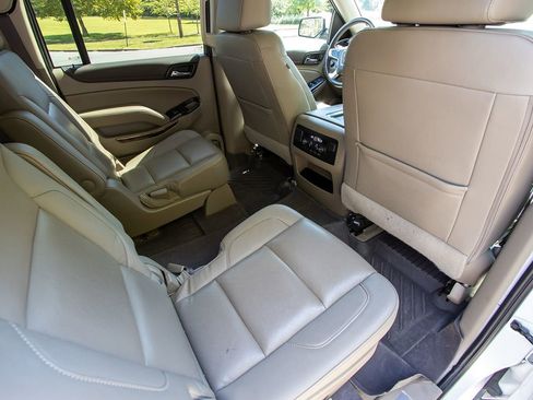 Used 2020 GMC Yukon XL SLT w/ Graphite Performance Edition image 25