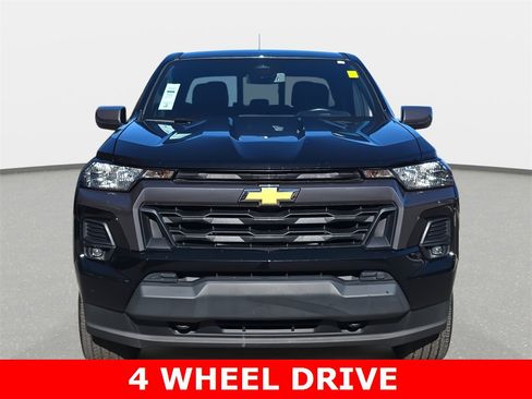 Used 2023 Chevrolet Colorado LT w/ LT Convenience Package II image 2
