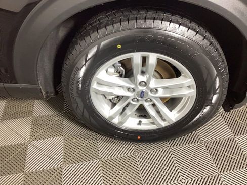 Used 2023 Ford Explorer XLT image 6