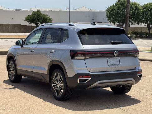 New 2025 Volkswagen Taos SE FWD image 7