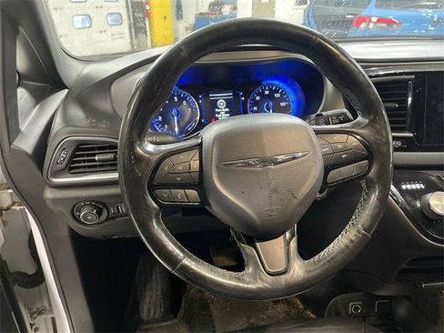 Certified 2019 Chrysler Pacifica Touring-L w/ S Appearance Package image 10