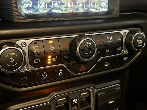 Used 2020 Jeep Gladiator Overland image 17