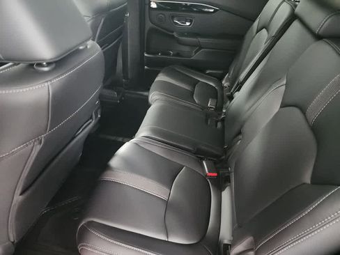 Used 2025 Honda Pilot Touring image 30