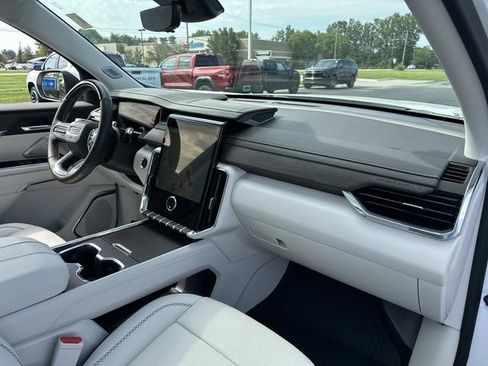 Certified 2025 GMC Acadia Denali w/ Super Cruise Package AWD/4WD image 29