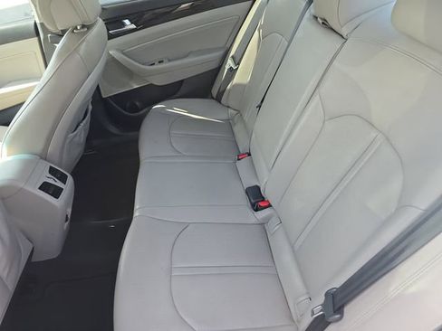 Used 2015 Hyundai Sonata Limited w/ Option Group 05 FWD image 11