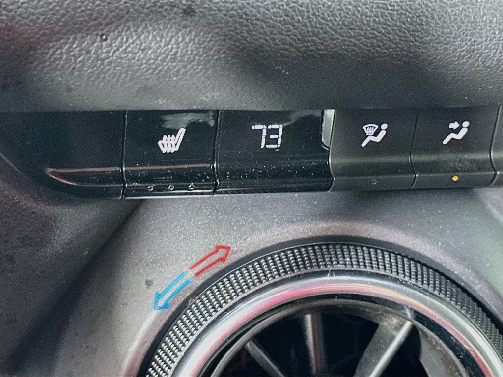 Used 2019 Chevrolet Blazer LT FWD image 28