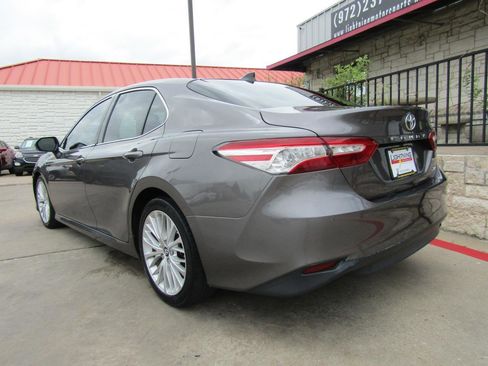 Used 2018 Toyota Camry XLE w/ Audio Package FWD image 3