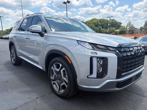Used 2025 Hyundai Palisade SEL FWD image 3